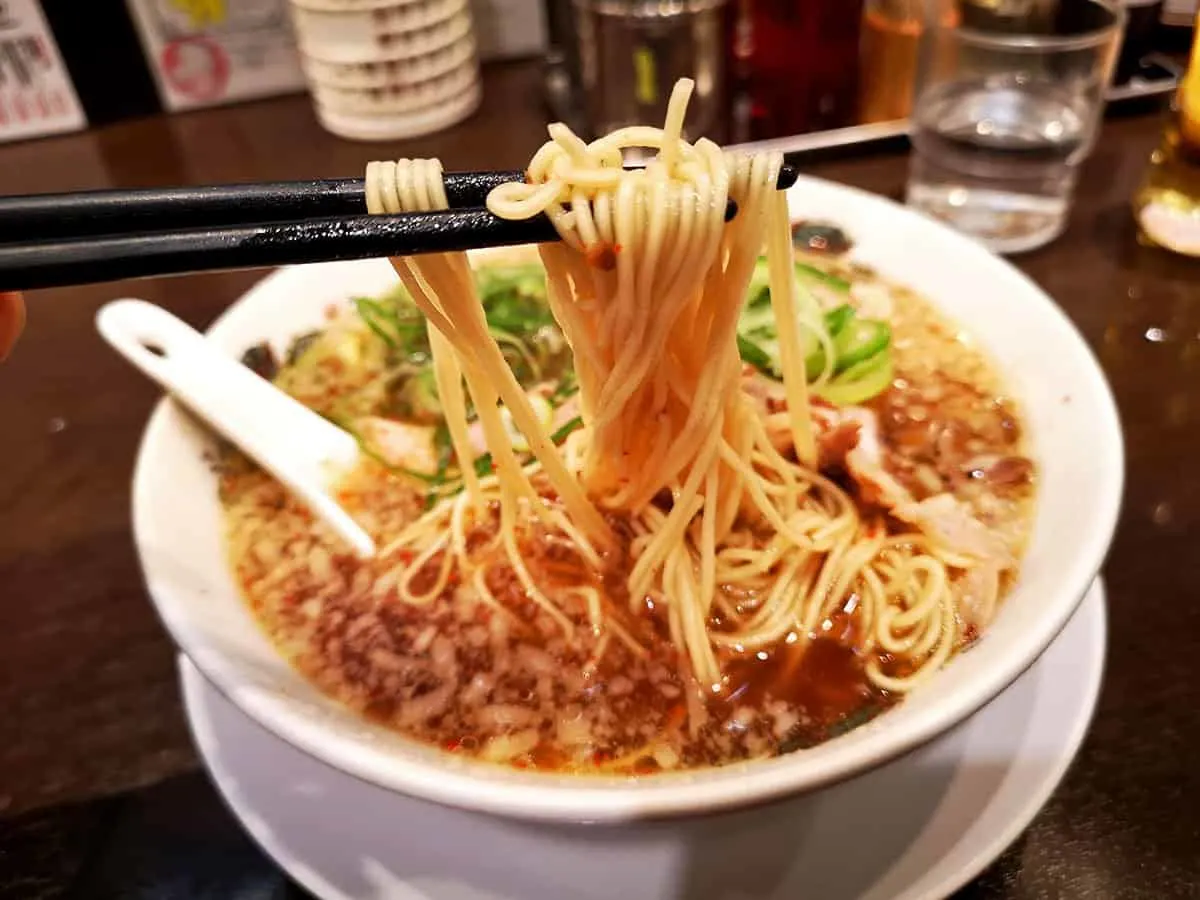 【2026年最新】「黄色い看板」の背脂進化論！Rai Rai Tei（来来亭）が仕掛ける令和のラーメン革命とファンが愛する中毒性の正体