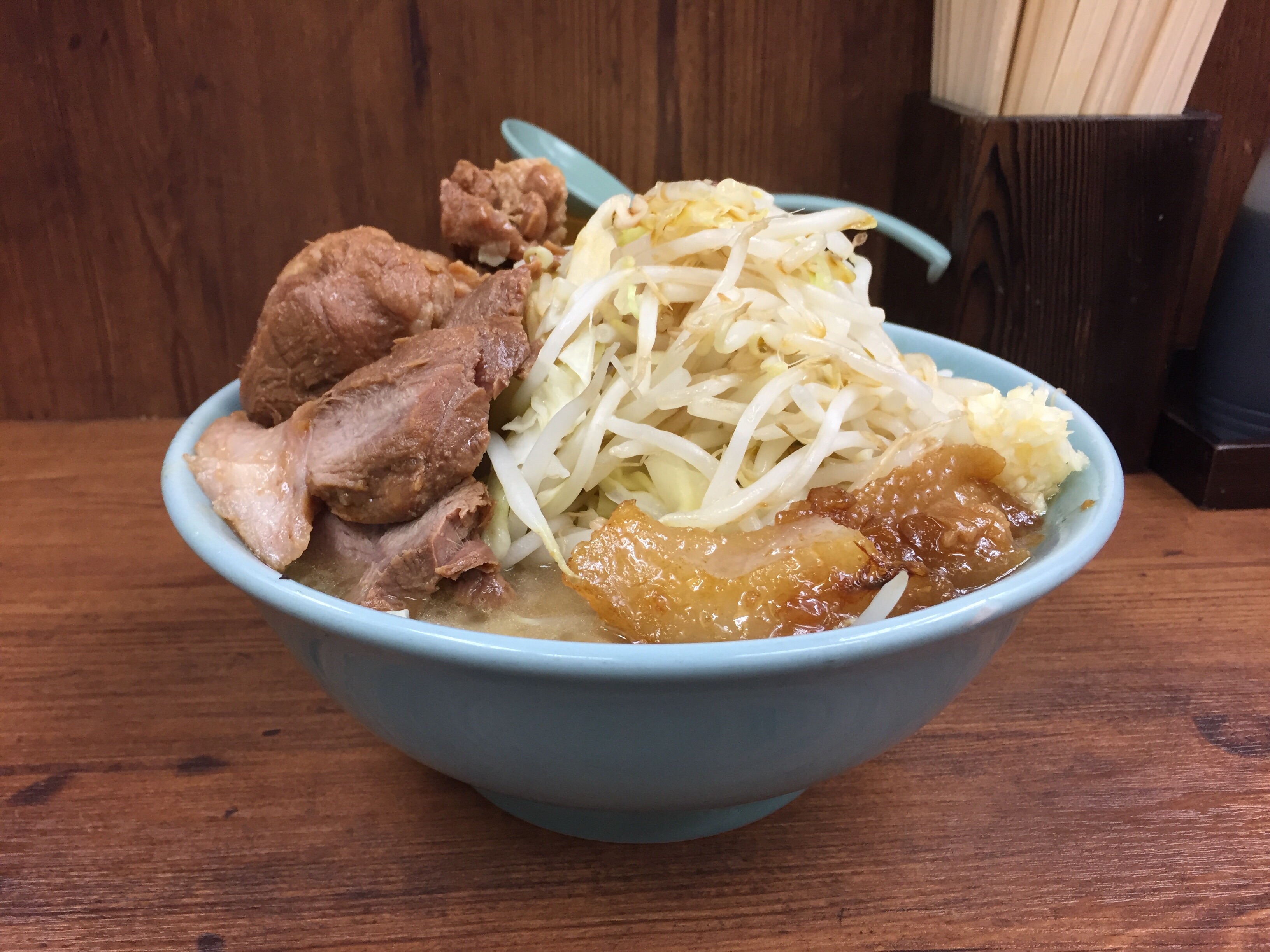 池袋二郎系ラーメン徹底比較！直系と人気インスパイアの真価【2026】