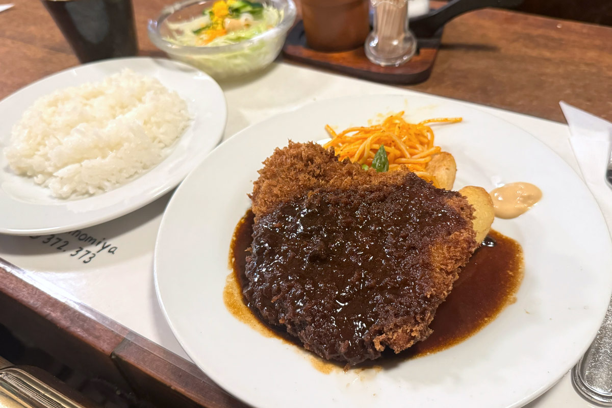 神戸三宮「欧風料理もん」の真価とは？名物ビーフカツと老舗の秘密