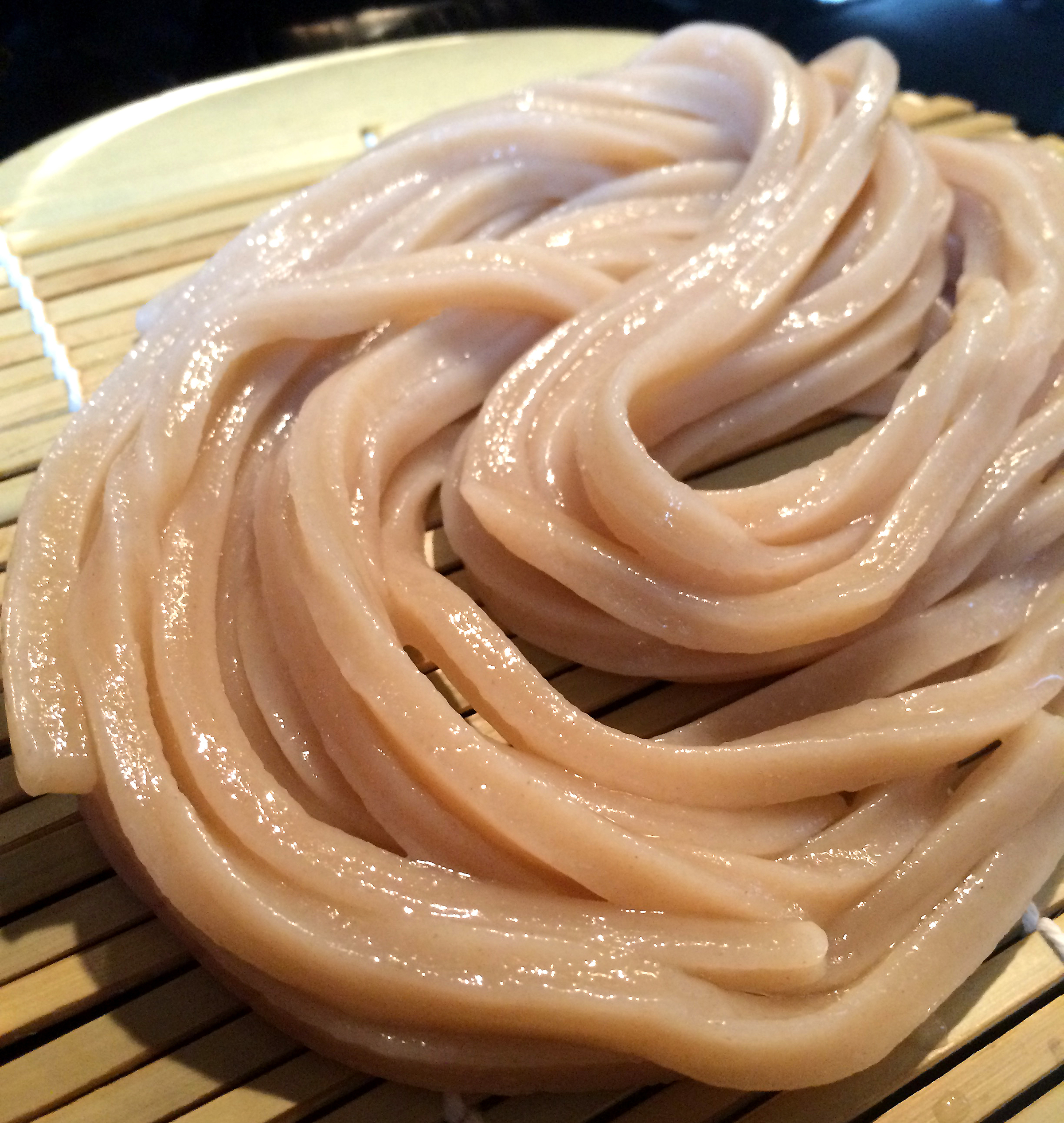 所沢「自家製うどん うど吉」の魅力｜極上もち麺と混雑回避術