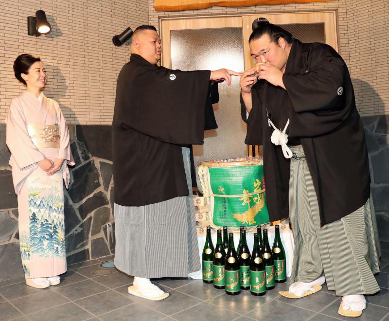 元横綱・稀勢の里の奥さん（二所ノ関部屋おかみさん）の現在と素顔｜大の里らを支える知性と経営力、角界に吹く新しい風