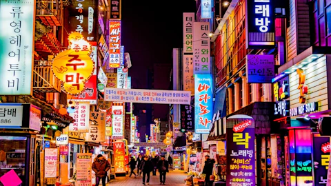 ネオンの先へ。なぜ日本の夜は「韓国 居酒屋 ポチャ」に占領され続けるのか？2026年最新トレンドと熱狂の裏側
