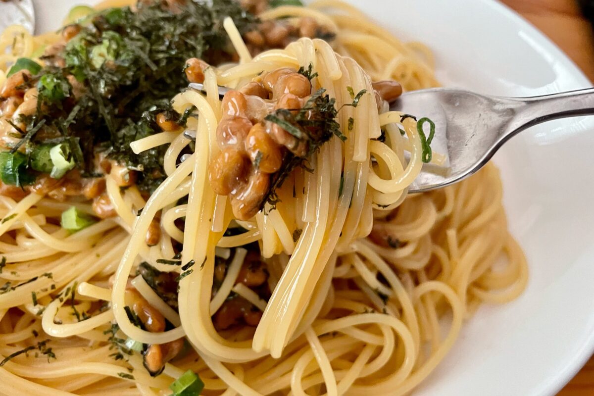 リュウジの至高の納豆パスタが中毒者を生む理由と隠し味の全貌