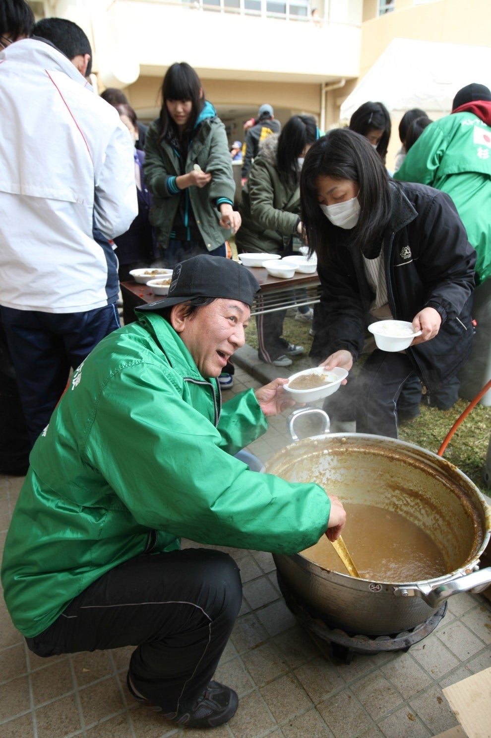 震災で寄付しない芸能人はなぜ叩かれる？公表を避ける真相と裏事情