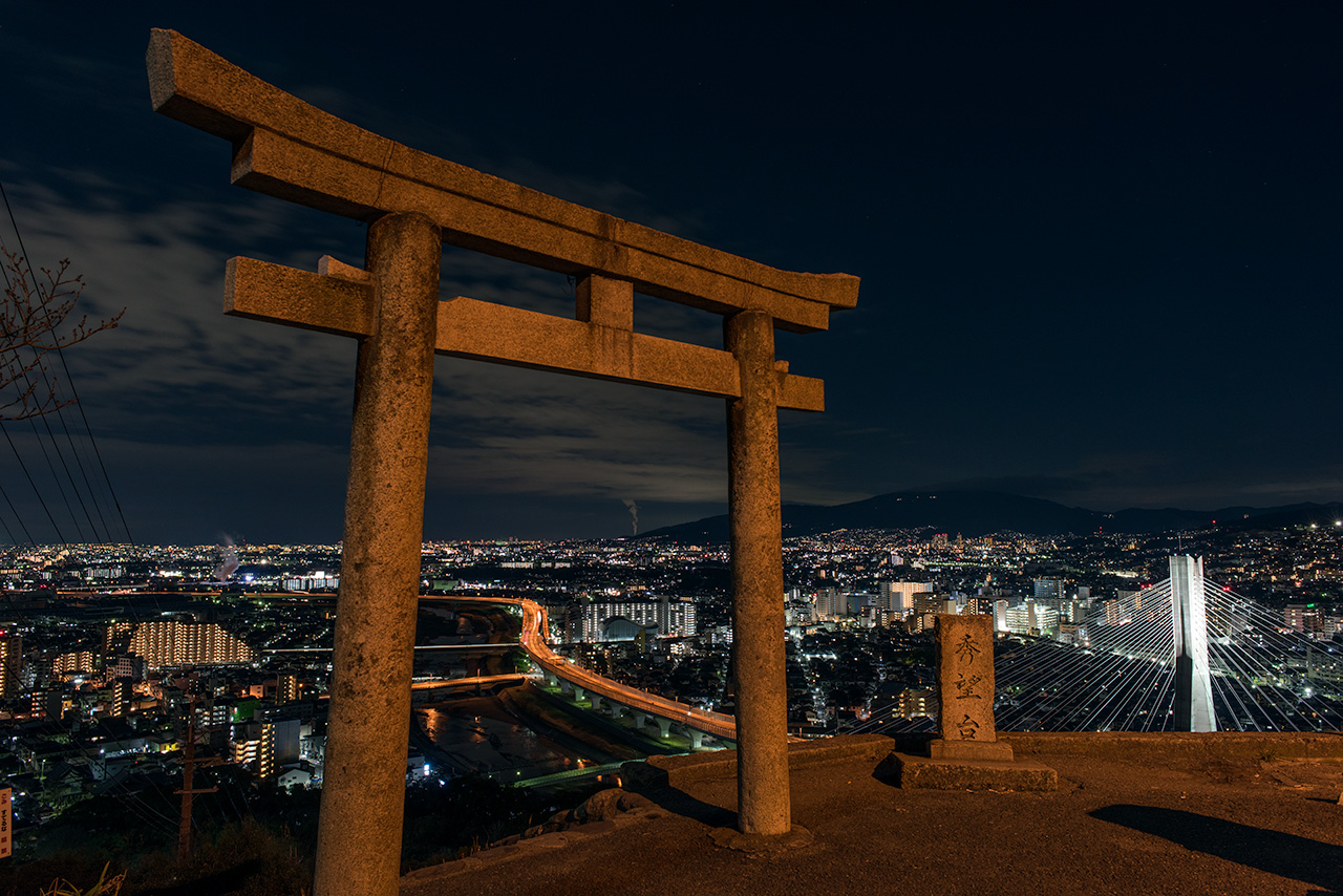 五月山・秀望台の夜景と鳥居の絶景！心霊の噂や危険性の真相に迫る
