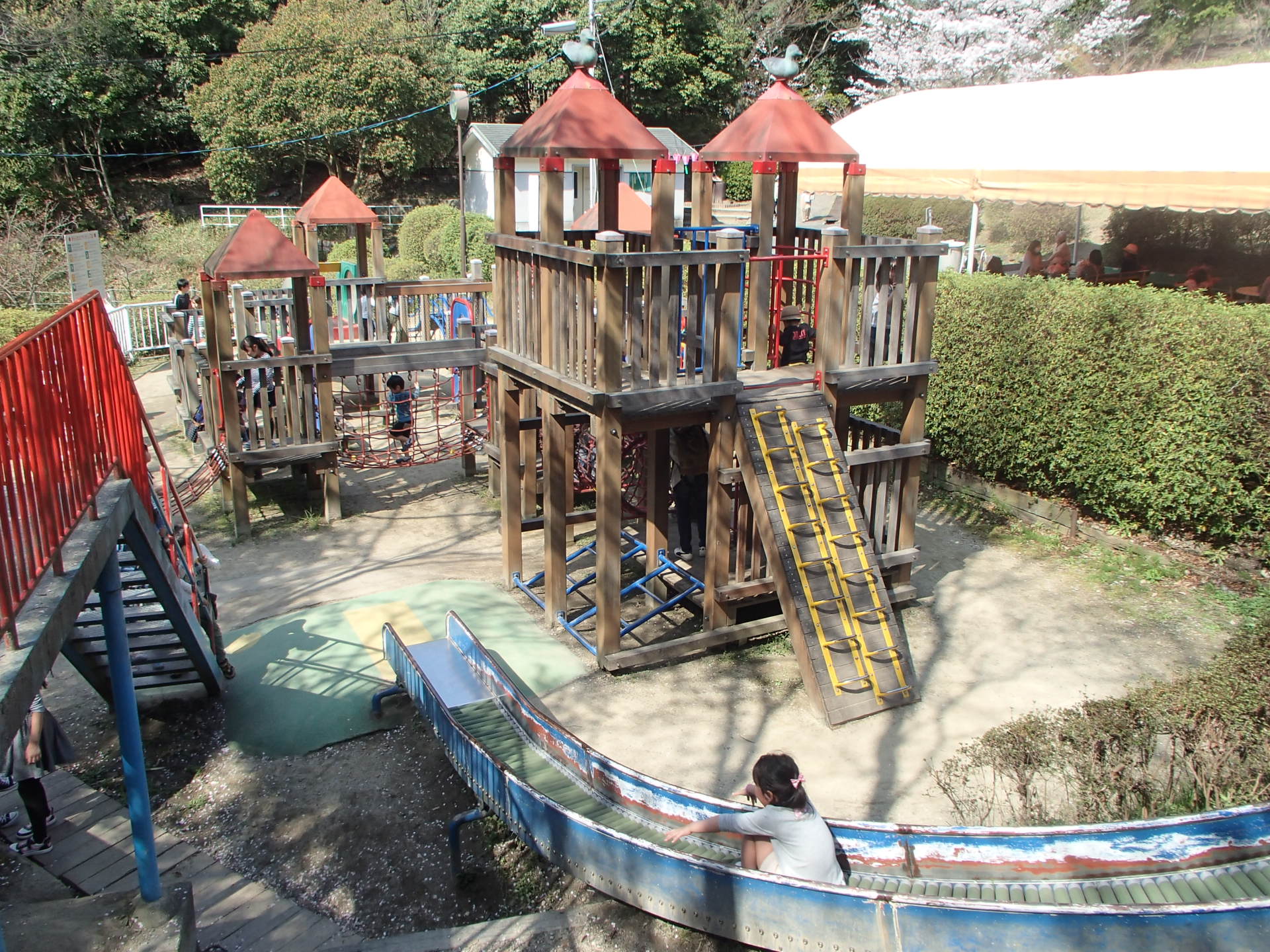 日本最古の遊園地跡！玉手山公園の現在と遊具・無料そり滑り徹底解説