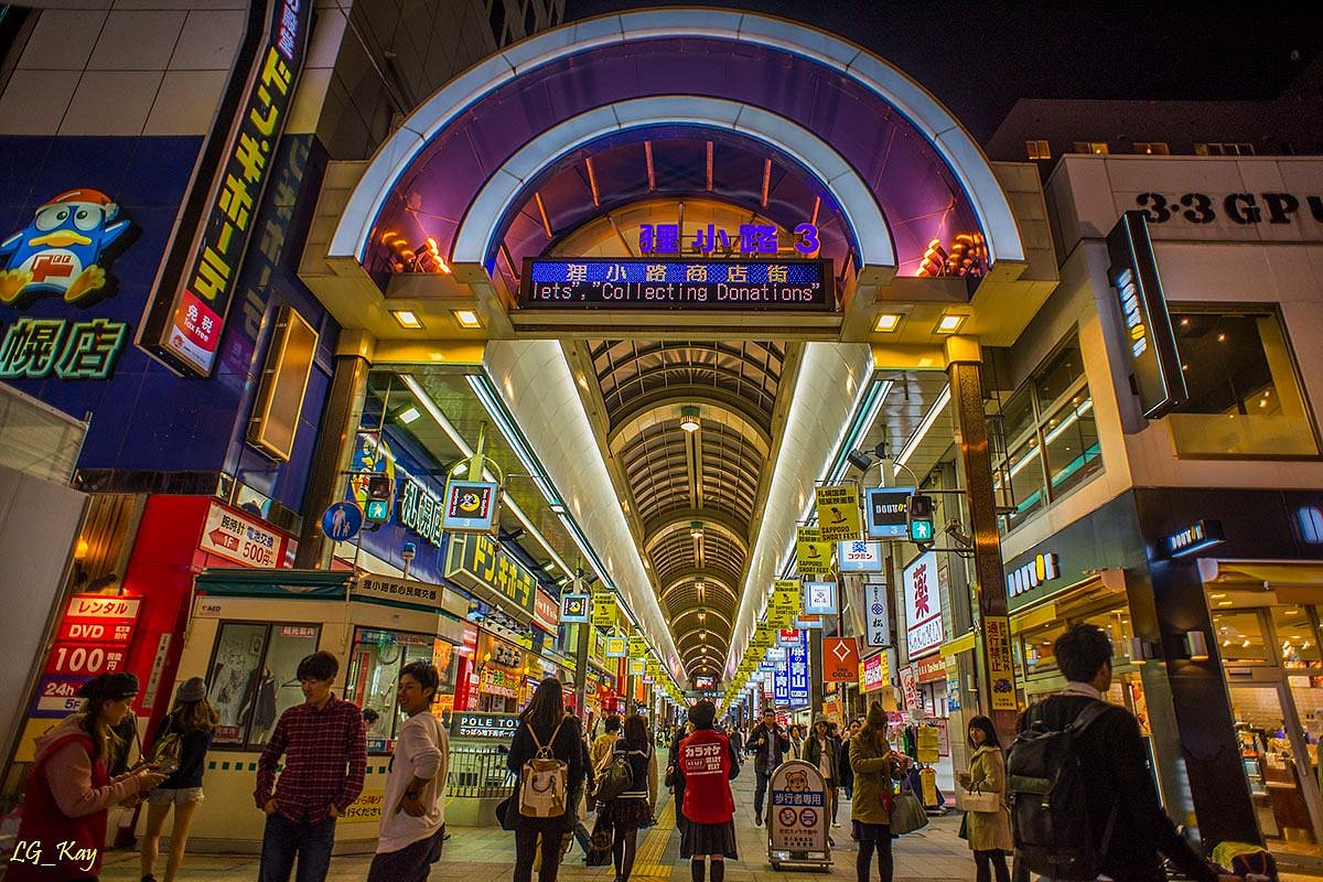狸小路商店街が激変した理由とは？2026年最新グルメと再開発の全貌