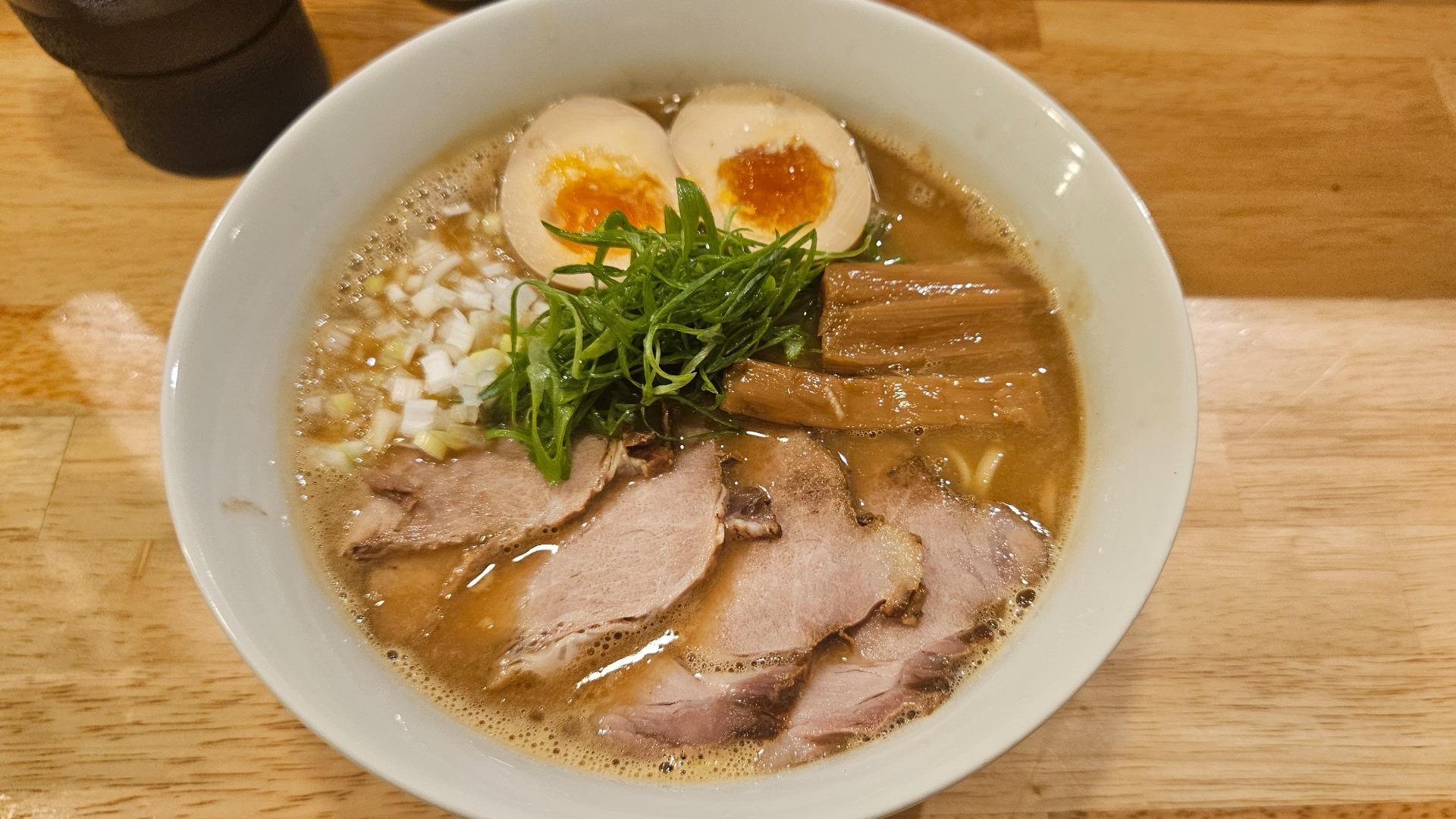 奈良の至宝「麺屋K」濃厚鶏白湯の衝撃と最新の混雑攻略法2026