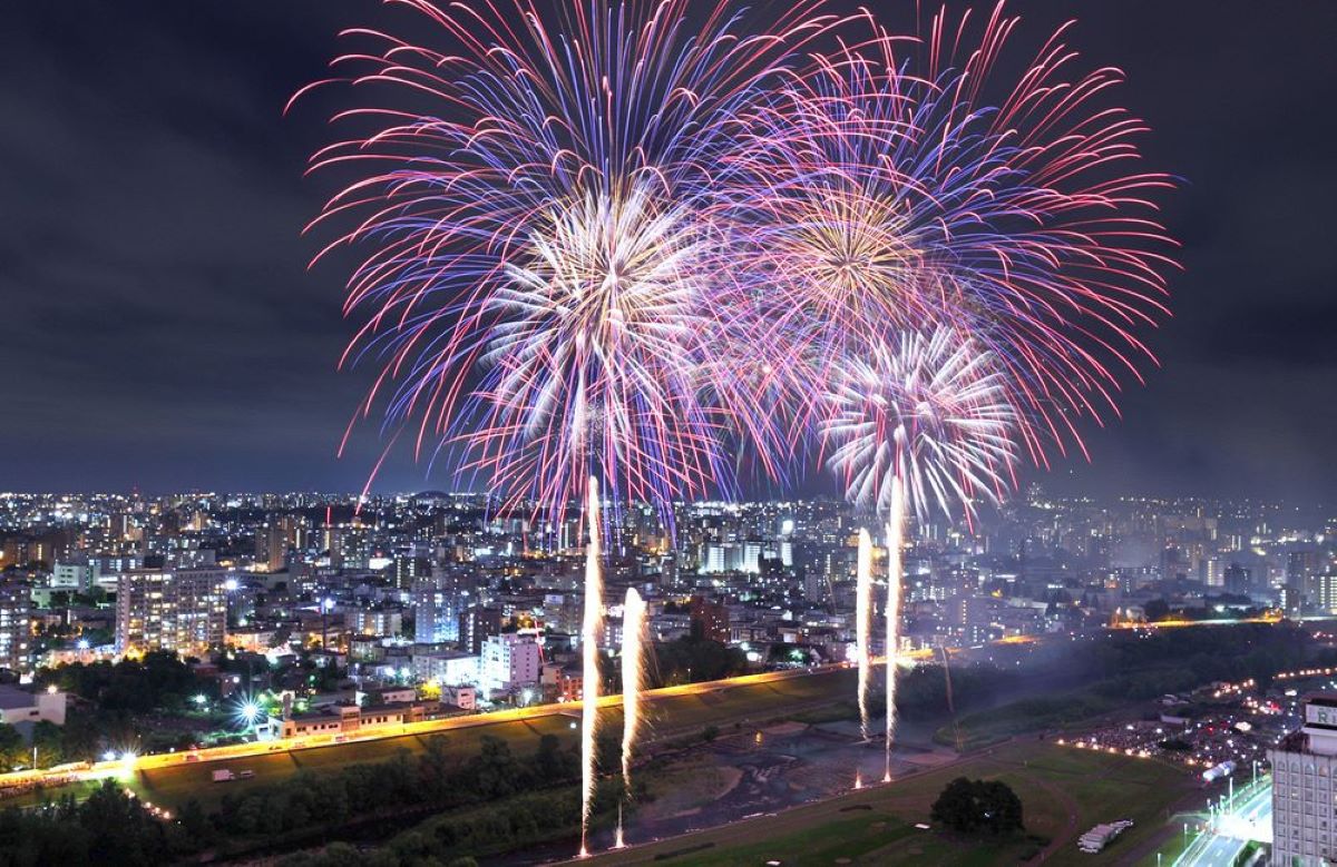【2026最新】豊平川花火大会の穴場と日程！屋台や混雑回避の裏ワザ解説