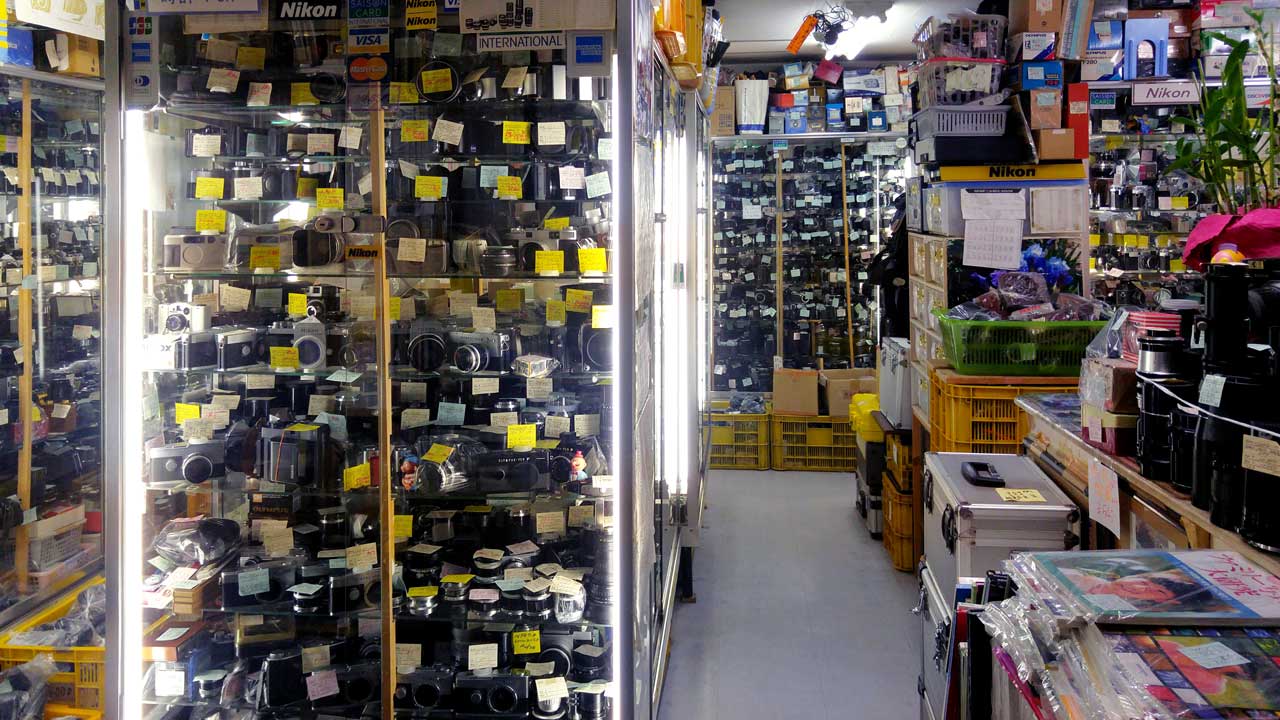 新宿中古カメラ市場の現在とは？高騰の真相と名店巡り方を徹底検証