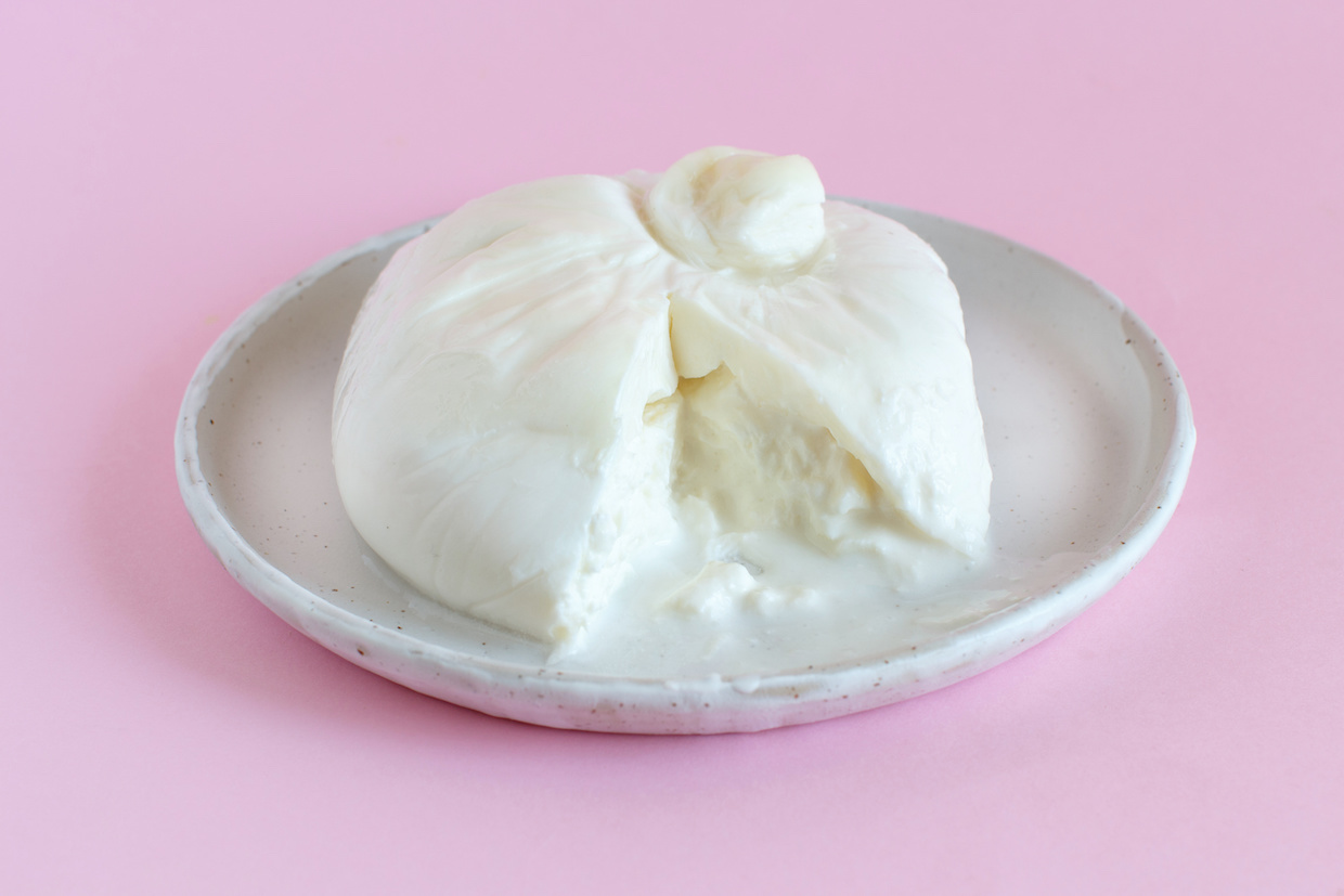 溢れ出る生クリーム！ブラータチーズ至高の食べ方と入手ルート